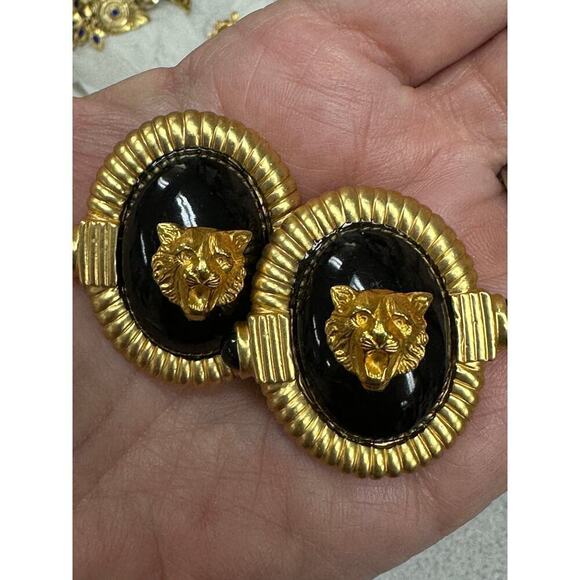 VTG Retro Lion Head Earrings Bold Black & Gold Clip on Mob Wife 1.75" - Picture 2 of 6